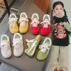 Zapatos para Niñas 2026 Verano Nuevos Tenis Rojos Infantiles para Niñas, Malla Suela Suave Zapatos de Entrenamiento de Princesa