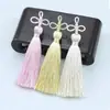 Borla de Tres Hojas de Poliéster 8cm Colgante de Accesorio DIY Estilo Antiguo Ropa Bolsita Tejida Borla Pequeña