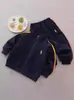Traje Infantil 2025 Outono Novo Estilo Japonês para Meninos Marca Tendência Conjunto de Duas Peças Bebê Primavera e Outono Traje Esportivo Casual Tendência