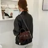 Bolso Boston retro de ante para mujer, nuevo estilo 2026, versátil, de alta gama, bolso nicho tipo almohada, bolso de hombro, bolso cruzado y bolso de mano