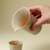 Taza de Presentación Minimalista Estilo Japonés Glaseado en Ceniza, Versátil Cerámica Creativa para Set de Té Kung Fu, Recipiente para Compartir el Té