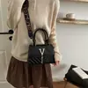 Elegante Bolso Cruzado para Dama 2026 Nuevo de Moda con Borla Bolso de Celebridad de Internet Pequeño Cuadrado de un Solo Hombro Bolso de Mano Casual Simple