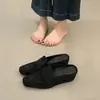Primeiro Encontro com os Chinelos Fechados Estilo Britânico para Mulheres, Novo Modelo Primavera 2026, Mules Slip-On com Elevação Oculta de Altura