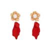 Pendientes de Perla con Combinación de Colores Rojo y Dorado Retro Transfronterizos, Pendientes de Borla de Flor, Atmósfera Exagerada, Pendientes de Gama Alta para Mujer al por Mayor