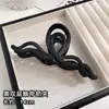 Pinza Grande de Felpa para Cabello Otoño e Invierno para Mujer 2025 Nueva Horquilla Pinza para la Parte Posterior de la Cabeza Adorno para el Cabello Pinza de Tiburón de Gama Alta