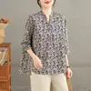 Foto Real da Nova Camisa Floral de Algodão Veludo Primavera e Verão para Mulheres, Corte Solto, Mangas Três Quartos, Gola V, Top Estiloso, Camisa Estampada