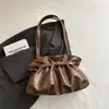 Bolso de hombro retro de color sólido 2026, alta estética, nuevo diseño de moda, elegante y moderno, adecuado para ir al trabajo, con correa de hombro plisada