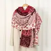 Patchwork de forro polar amigable con la piel con estampado de anacardo, adecuado para exportación y transmisiones en vivo transfronterizas, bufanda estampada de cachemira sintética cálida y amigable con la piel para otoño/invierno, chal versátil