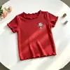 Camiseta infantil de manga curta, novo estilo verão 2026, cor doce de desenho animado legal, top fino para bebê com bordas franzidas