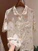 Pijama de gaze dupla macio e aconchegante com estampa de ursos, gola reversa, mangas curtas, calça comprida e corte solto para uso em casa de meninas.