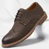 Zapatos de vestir formales para hombre de otoño, estilo británico, punta fina, brogue, suela blanda, talla grande, moda nueva