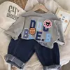 Camiseta base de manga larga para niños y niñas, nuevo top de algodón puro, camiseta de verano para niños pequeños con letras de dibujos animados
