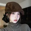 Gorra Octogonal de Suede con Hebilla Metálica Retro para Mujer, Otoño Invierno, Ala Ancha, Copa Suave, Versátil, Hace que la Cara se Vea Más Pequeña, Boina