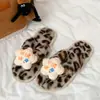 Nuevas Chanclas de Peluche con Estrella de Cinco Puntas de Dibujos Animados Lindas Estilo Caliente de Moda de Alta Apariencia Chanclas Nuevas de Suela Suave