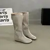 Botas de moda tejidas con diseño único para mujer, nuevo estilo otoño e invierno 2026, elegantes, forradas de felpa, cálidas, con aumento interno de altura, botas largas