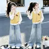 Traje Estilo Coreano Primavera/Otoño 2026 Nuevo Estilo Dulce y Lindo Chaleco de Punto de Dibujos Animados Camisa Jeans Conjunto de Tres Piezas