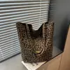 Nueva Bolsa de Lona de un Solo Hombro Estilo Perezoso 2026 Gran Capacidad Estampado de Leopardo Moda Bolso Tote Simple para Viajes Cotidianos Bolso Casual para Mujer