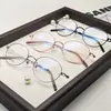 Armazón ovalado de titanio estilo nerd, moderno y apto para lentes de prescripción, gafas lisas estilo 'old money' para mujer, venta al por mayor de anteojos para hombre