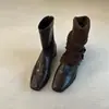 Botas finas elásticas quadradas retrô para mulheres, novo estilo outono 2026, super estilosas, com zíper nas costas, modernas e versáteis, adequadas para o trabalho e o dia a dia.