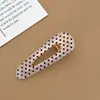 Pinza para el pelo de acrílico blanco y negro estilo japonés y coreano con diseño hueco, pinza simple de pico de pato geométrica tipo gota de agua, accesorio para el pelo para flequillo y patillas para mujer