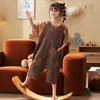 Pijama de una pieza de verano fino para niñas, manga corta, algodón puro, estilo de dibujos animados, corte holgado, ropa de casa para bebés y niños que se puede usar en el exterior
