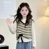Conjunto de Colete Listrado e Calça Wide Leg Estilo Coreano Novo para Outono de Meninas, Conjunto Casual de Três Peças Tendência e Descolado para Crianças Maiores