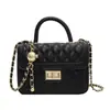 Diamante Bordado Bolsa Pequena 2023 Primavera e Verão Nova Bolsa Feminina Popular All-match Chain Crossbody Bolsa Portátil Pequena Bolsa Quadrada