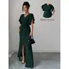 Elegante y Romántico Vestido Largo para Mujer con Mangas Volantes, Cuello en V, Ceñido a la Cintura, Corte Ajustado y Dobladillo con Abertura