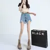 Shorts Jeans Preto de Cintura Alta para Mulheres Verão Finos 2025 Novo Soltos Efeito Emagrecedor Rasgado Pequeno Linha A Hot Pants