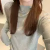 Colección Otoño/Invierno 2025: Suéter y top de punto multicolor, práctico, de cuello semi-alto, corte ajustado, elegante, versátil
