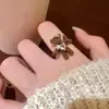 Anillo de Oso de Peluche de Dibujos Animados con Perla Lindo Femenino Versátil Moda Personalidad Anillo para Dedo Índice Copo de Nieve de Invierno