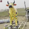 Escultura de Vaca de Fibra de Vidrio Personalizada para Paisajismo de Parques, Plaza de Juegos al Aire Libre, Escultura de Vaca de Dibujos Animados de Resina, Fabricante