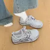 Zapatillas de malla transpirable para mujer 2026 verano nuevas de suela gruesa para aumentar la altura zapatos casuales para mujer zapatos deportivos de malla simple