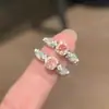 Anillo Falso de Fritillaria Color Azúcar Rosa para Mujer Anillo de Lujo Ligero de Alta Gama Diseño de Nicho Anillo para el Dedo Nuevas Explosiones 2025