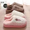 26 Pantuflas de algodón de nuevo estilo, pantuflas cálidas de invierno para mujer, antideslizantes, de suela gruesa, zapatos de algodón con forro de felpa para otoño e invierno, venta al por mayor de invierno para hombre