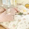 Nuevo Estilo Fresco y Sencillo Juego de Cuatro Piezas de Algodón Puro para Dormitorio de Estudiante, Juego de Tres Piezas de Sábana Plana, Sábana Ajustable y Funda de Edredón Ropa de Cama