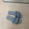 Chinelo Meio Aberto Tecido Estilo Coreano Retrô Salto Baixo 2026 Verão Nova Moda Sandálias Planas Elegantes de Uma Tira