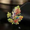 Broche de Hoja de Arce Vintage, Exquisito Pin de Solapa de Gama Alta de Nicho, Broche de Hoja para Fijar el Cuello, Transfronterizo