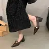 Impresionantes zapatos de mujer estilo francés 2026 nuevo diseño, únicos y elegantes, estilo socialité, blancos con hebilla de cinturón, tacón grueso, punta fina