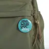 Broche creativo geométrico redondo de dibujos animados en inglés con frase corta, lindo personaje animal, insignia de hojalata de metal