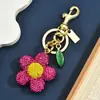 Venta Directa Transfronteriza Llavero de Girasol Full Diamante para Mujeres, Colgante de Bolso Floral de Girasol de Lujo Ligero al por Mayor, Estilo Chanel Pequeño