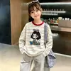 Camiseta listrada de manga longa 100% algodão para meninas, novo estilo primavera e outono 2026, top versátil casual ins, camiseta básica infantil, moderna