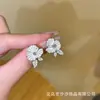 Brincos Florais Retrô Franceses Delicados, Luxo Acessível, Brincos de Alta Qualidade para Mulheres, Exclusivos, Compactos, Versáteis e Únicos