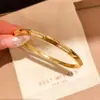 Pulsera de Cubo de Circonita Chapada en Oro Real de 18K Moda de Alta Gama de Nicho Pulsera Exquisita Lujo Ligero Pulsera Versátil para Mujer
