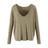 Conjunto de tres piezas para mujer en otoño: top de tirantes a rayas bicolor + camiseta de blusa holgada de manga larga con cuello en V + pantalones de campana de cintura alta