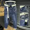 Nuevos Jeans de Moda para Hombre Primavera y Otoño Corte Delgado 2006 Versión Coreana Tendencia Versátil Bordados Elásticos Marca de Moda Pantalones Largos
