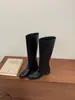 Botas compridas retas estilo retrô, coleção outono/inverno 2026, estilo europeu e americano, salto grosso, bico redondo, botas over-the-knee, disponíveis nas cores preto, marrom e café, para mulheres