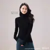 Camisa de Base Tricotada em Cashmere Amiga da Pele com Gola Alta Estilo Coreano para Mulheres, Outono e Inverno, Top Tricotado Sem Costura Espessado Moderno e Simples