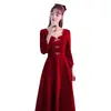Vestido de Noite Vermelho para Mulheres 2026 Novo Estilo Luxo Leve Nicho High-End Vestido de Anfitriã de Banquete com um Toque de Sofisticação Vestido para Brinde da Noiva