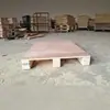 Almacén de Palets de Logística de Hebei Fork de Cuatro Lados Palet de Madera Maciza Base de Piso de Madera Cartón de Madera Libre de Fumigación Pegado